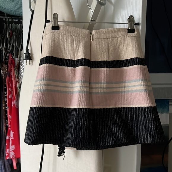 Cute BCBG skirt - Picture 2 of 3